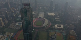 日落雾霾广州市中心体育场广场区航拍全景4k中国
