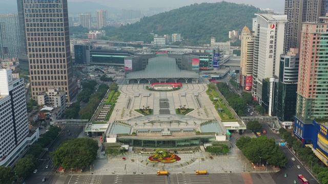 白天时间广州市中心著名的火车站交通街道广场航拍全景4k中国