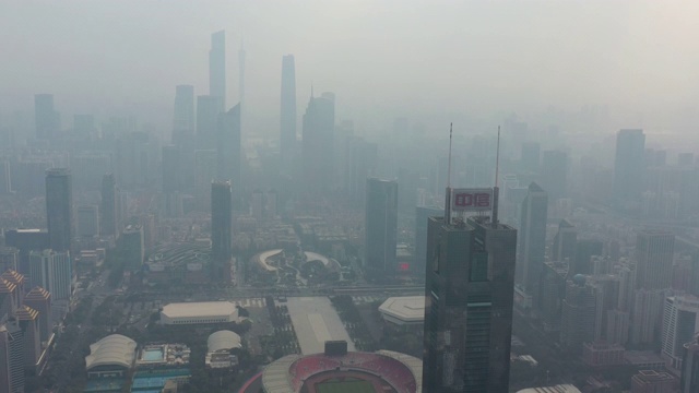 白天时间雾霾广州市市中心体育场广场区航拍全景4k中国