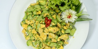 黄瓜炒蛋中式泰式健康饮食