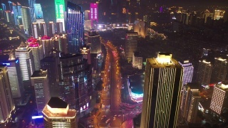 青岛市夜间时间照亮市中心繁忙交通街道十字路口航拍4k中国全景图视频素材模板下载