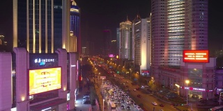 夜间照明青岛市市中心街道十字路口航拍4k中国全景图
