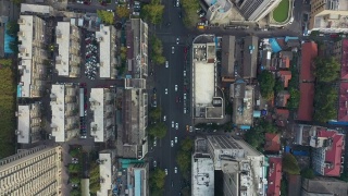 南京市区上空中央交通街道高空降下4k中国全景图视频素材模板下载