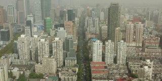晴天雾霾南京市区交通街道航拍全景4k中国