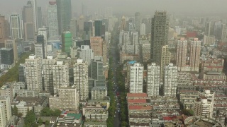 晴天雾霾南京市区交通街道航拍全景4k中国视频素材模板下载