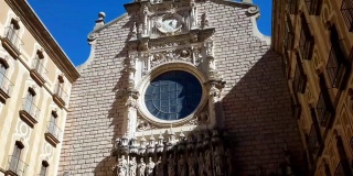 西班牙巴塞罗那-蒙特塞拉特-大教堂中庭