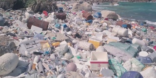 被塑胶及垃圾覆盖的海滩对环境造成破坏，导致香港气候变化。空中无人机视图