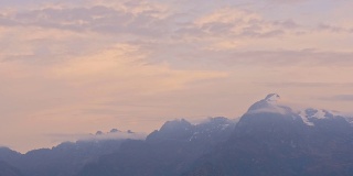 黄昏时分，秘鲁印加古道上的山景