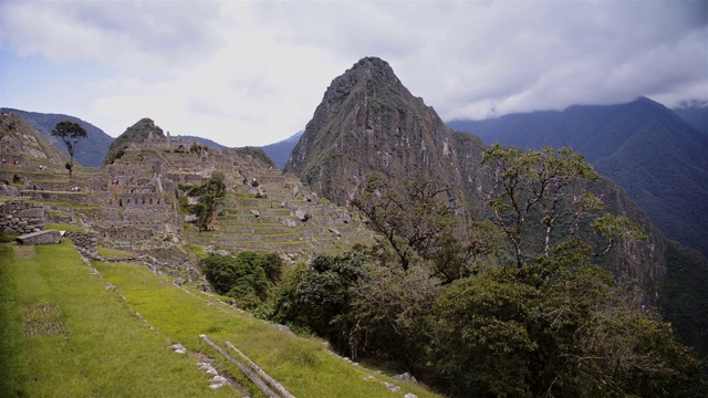 马丘比丘遗址和梯田山景，秘鲁