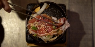 4K，美味的猪肉治胜。餐厅里的日本料理