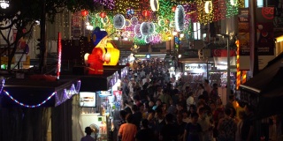 新加坡唐人街春节期间拥挤的小巷