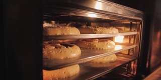 馅饼是在烤箱里烤的。糖果的制作过程。