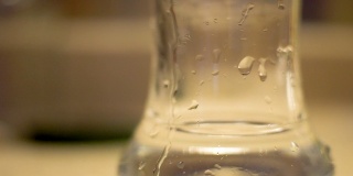 玻璃杯上的水滴