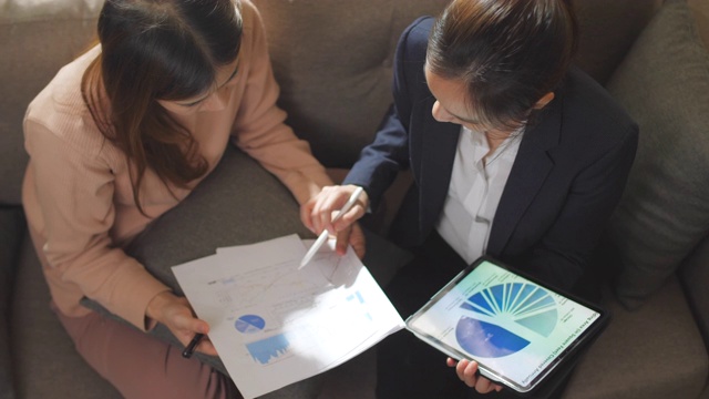 在家会见客户理财顾问