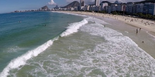 巴西里约热内卢莱姆海滩和科帕卡巴纳海滩的视频。