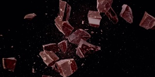 黑巧克力块在空中碰撞超级慢动作视频1000帧/秒