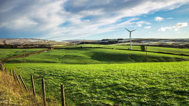 乡村景观中的风力涡轮机