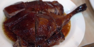 烤鹅与面条俯视图吃香港食物筷子