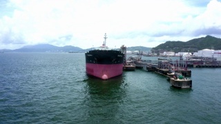 香港青衣港口内的储油罐视频素材模板下载
