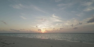 印度洋岛屿上的日出和日落