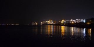 夜晚时间照亮三亚市海湾全景4k中国海南