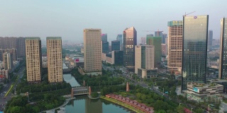 日落时分佛山市区著名的公园湖广场航拍全景4k中国