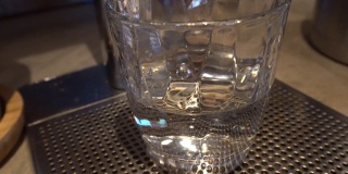 玻璃杯配水