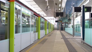 香港海洋公园港铁站月台列车到达视频素材模板下载