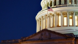 美国国会大厦和美国国旗视频素材模板下载