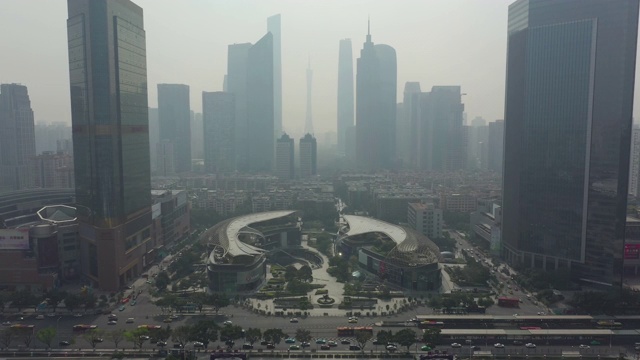 晴天雾霾广州市中心著名商场交通街道航拍全景4k中国