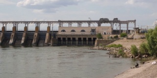 德涅斯特河沿岸摩尔多瓦杜波萨拉的水电站
