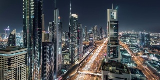迪拜天际线夜间鸟瞰图/迪拜，阿联酋