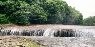 日本群马县的福基ware瀑布。