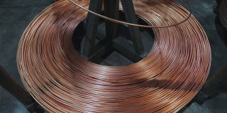 铜电缆制造。铜线，一卷铜线。