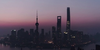 T/L TU鸟瞰图上海天际线在黎明，从夜晚到白天/上海，中国