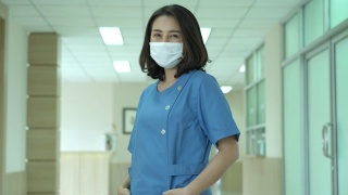 一个自信的年轻女护士的肖像视频素材模板下载