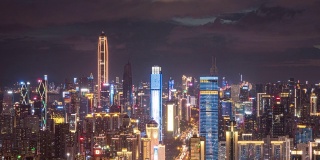 T/L HA MS ZI深圳CBD天际线在夜间移动的云/广东省深圳，中国