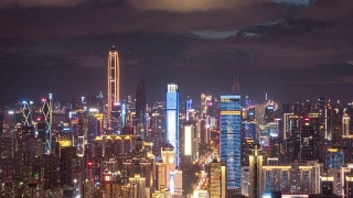 T/L HA MS ZI深圳CBD天际线在夜间移动的云/广东省深圳，中国视频素材模板下载