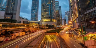 时间流逝的香港中区，交通和现代化的建筑