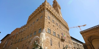 意大利佛罗伦萨维琪奥宫附近的海王星喷泉。佛罗伦萨市政厅