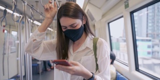 20-30岁的亚洲裔女性，穿着休闲服装，正在使用该服务使用公共交通工具，乘客乘坐电梯在火车共享服务形式的新冠肺炎疫情下，重新开启旅行