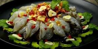 虾在鱼酱上面辣酱海鲜辣椒辛辣的菜泰国食物