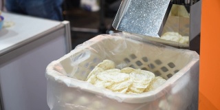 自动米饼烘焙机的烘焙过程