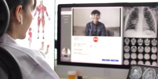 医生与病人通过视频电话在她的电脑在医院，远程医疗概念