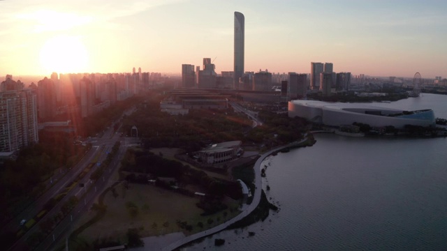 日出与CBD建筑。中国苏州航拍。