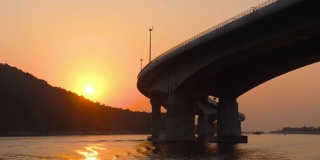 夕阳下的港澳大桥