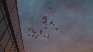 日落时，许多气球飞向天空视频素材模板下载