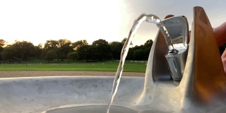 公园的棒球场饮水机