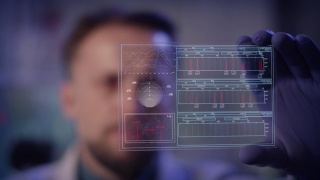 研究DNA突变的科学家。手持虚拟触摸屏视频素材模板下载