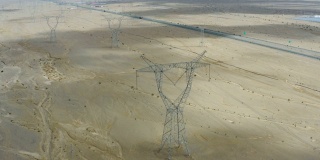 戈壁沙漠传输塔鸟瞰图